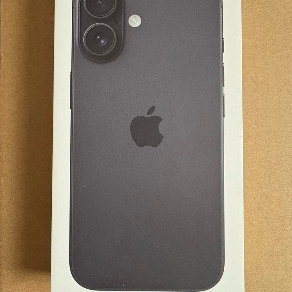 Apple iPhone 16 - Black
